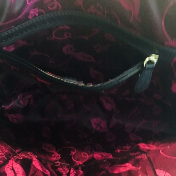 ✨SOLD✨NEW Betsy Johnson Stripe Black White Purse - Picture 8 of 8